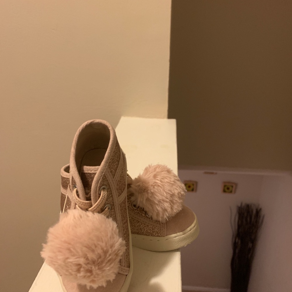 Shoes - Picture 2 of 4